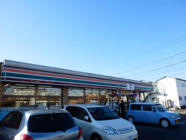Convenience store. 414m to Seven-Eleven (convenience store)