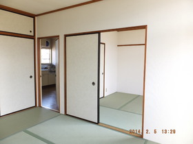 Living and room. Facing the Japanese-style room 2 room balcony