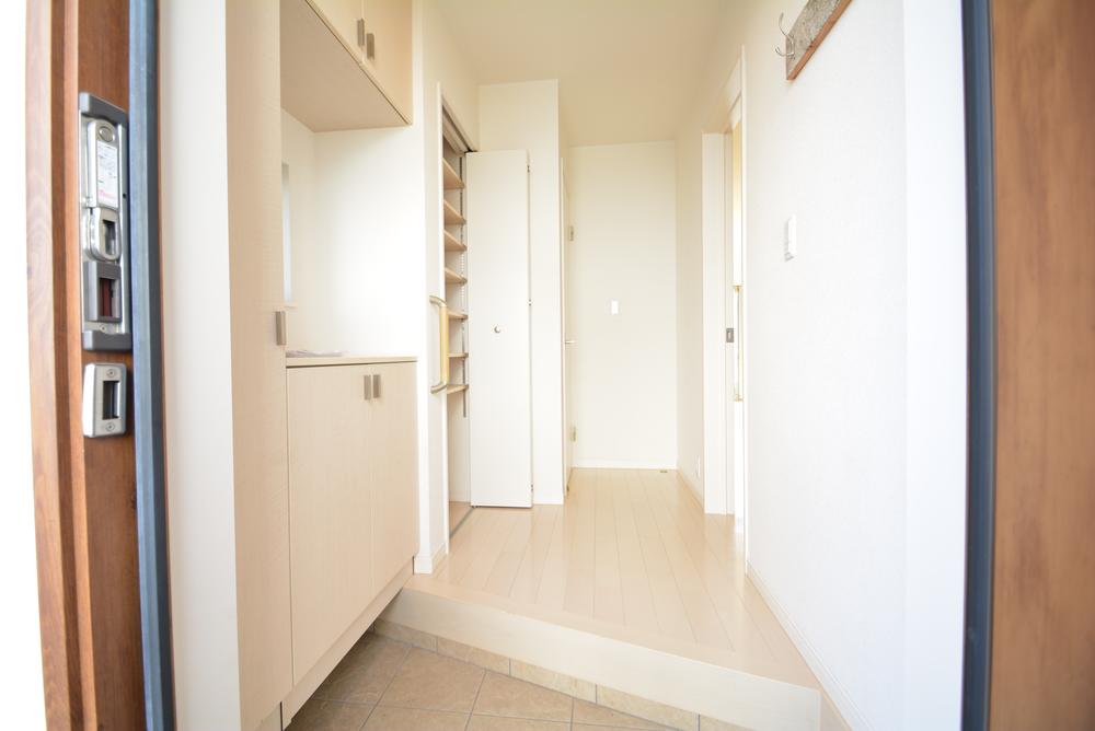 Entrance. I opened the front door space of the room waiting ☆