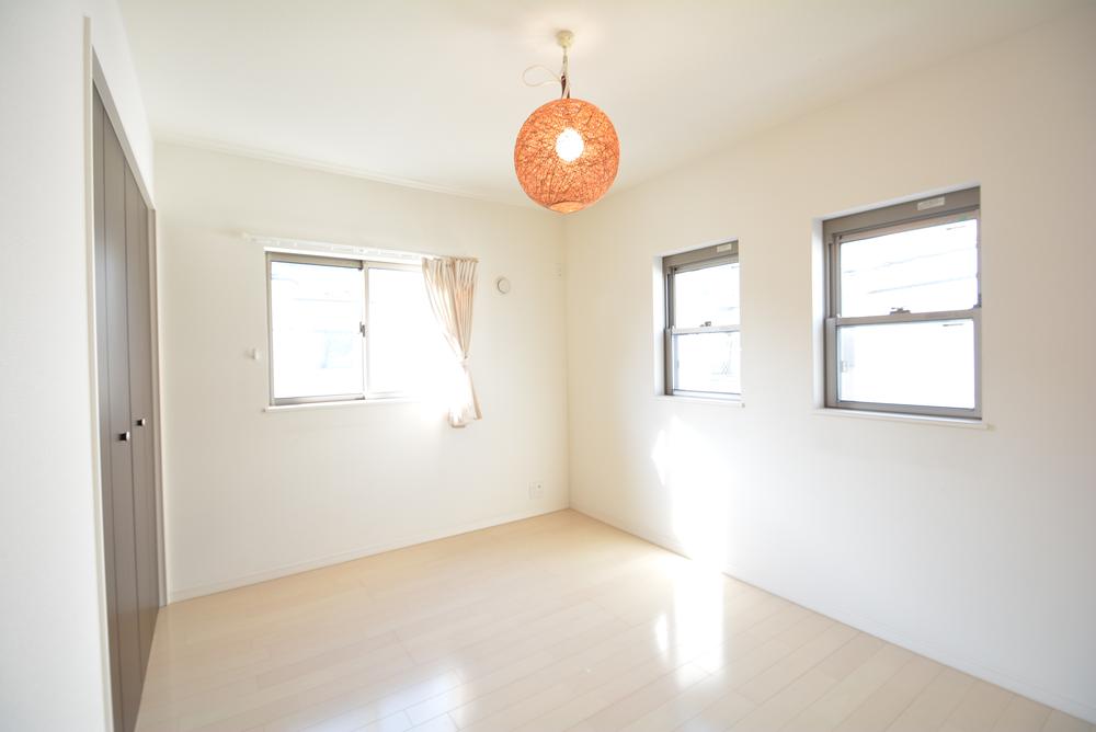 Non-living room. In each room two-sided lighting, Also as bright wind ☆