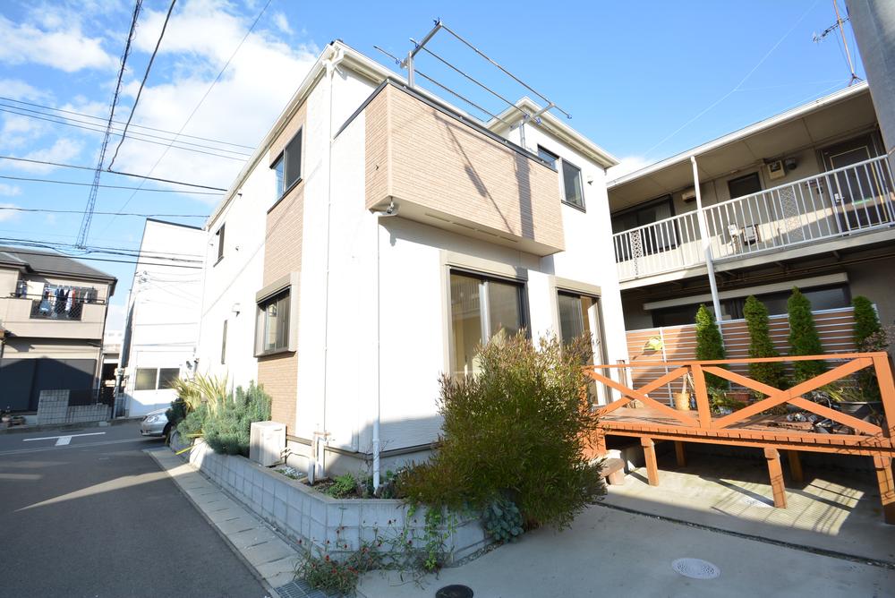 Local appearance photo. Since also vacant south side in the corner lot, Day open feeling is enough ☆