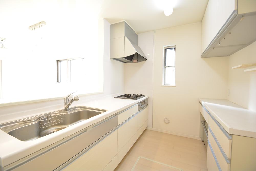 Kitchen. With so cupboard, Also not troubled area of the tableware and microwave oven ☆