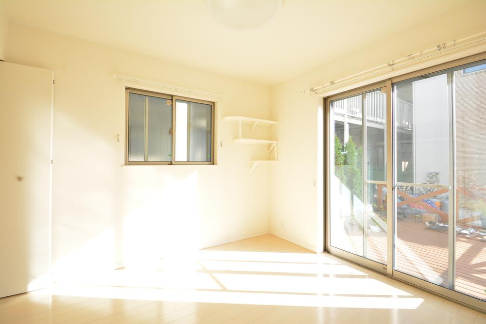 Non-living room. What room is also sunny ☆