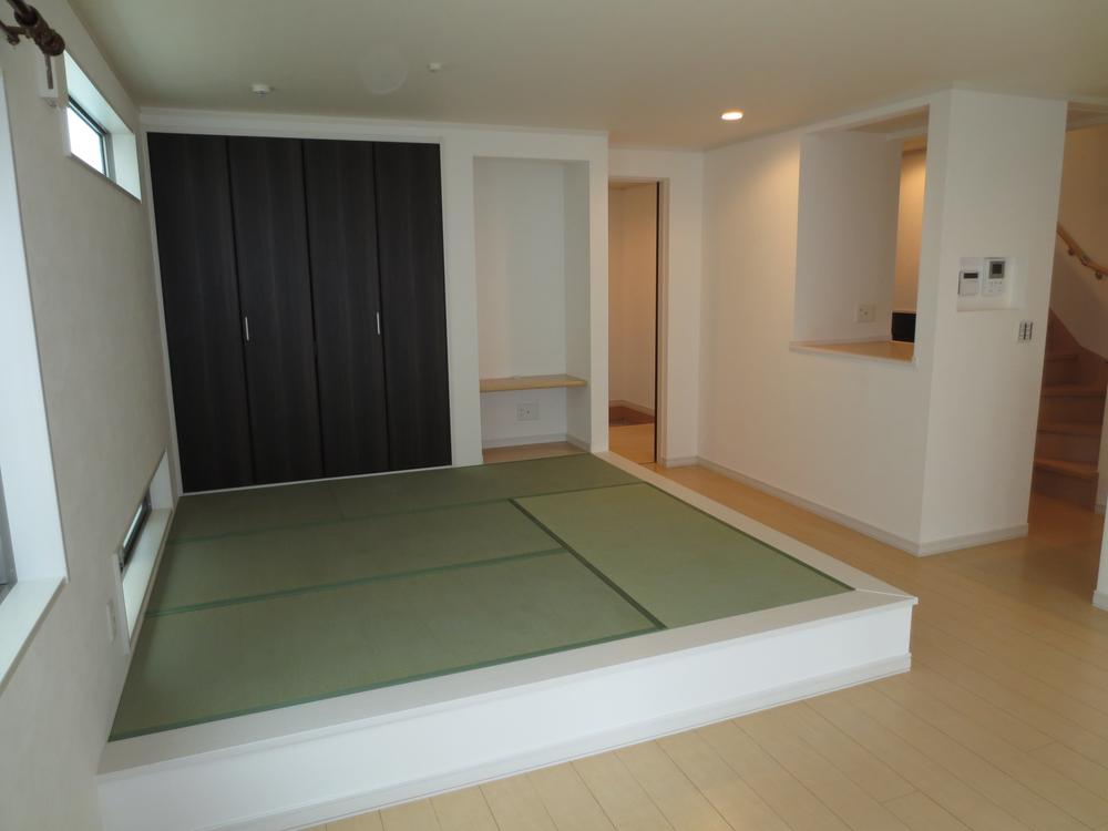Model house photo. Example of construction (tatami dining)