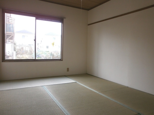 Living and room. First Onishi Heights