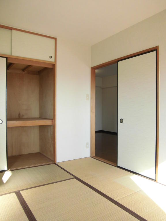 Living and room. Japanese-style room 7 tatami