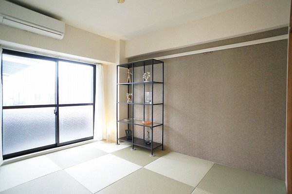 Other room space. Accent Cross, Modern tatami specification.