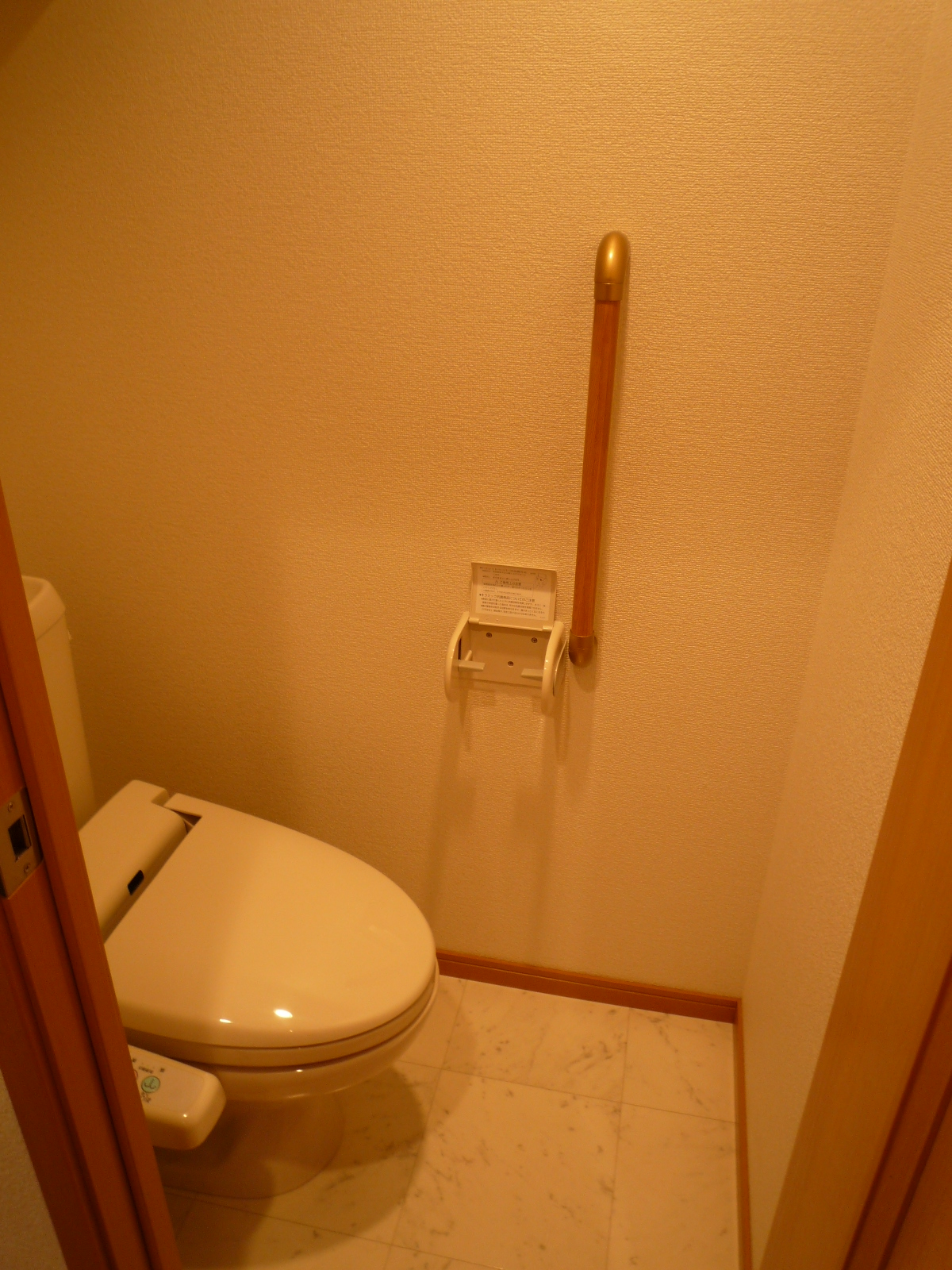 Toilet. Warm water washing toilet seat, etc., It is fully equipped. 