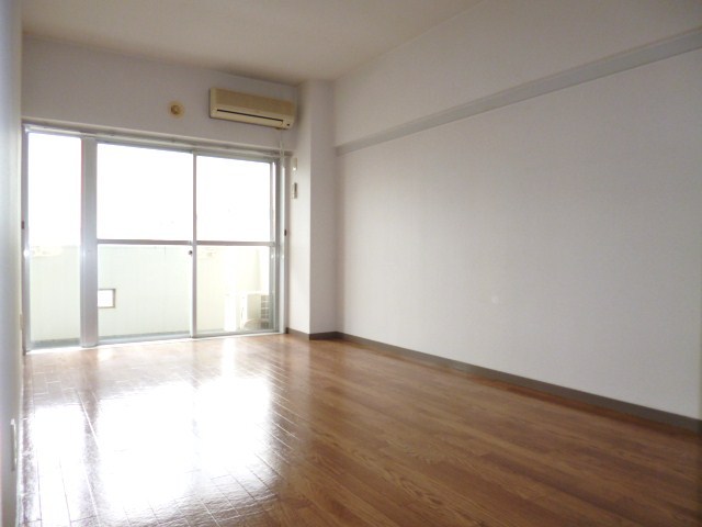 Living and room. Western-style 6.7 Pledge ・ It is air-conditioned