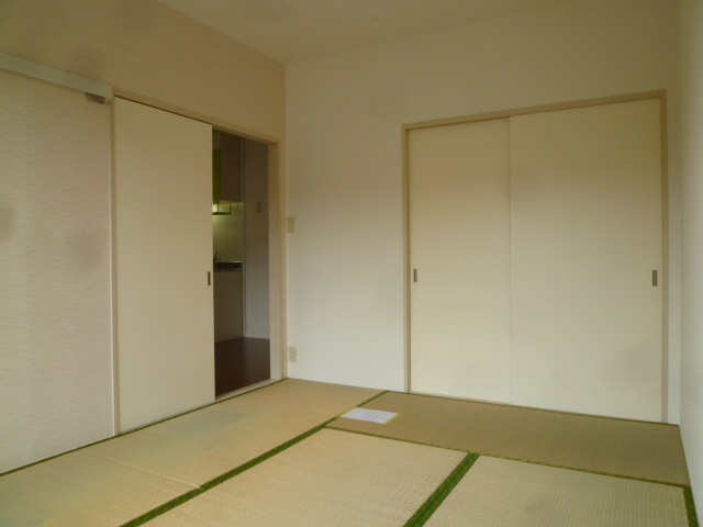 Other room space. There is also a Japanese-style room