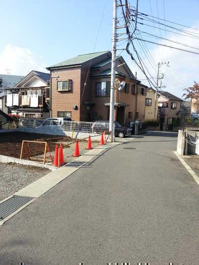 Local photos, including front road. Frontal road