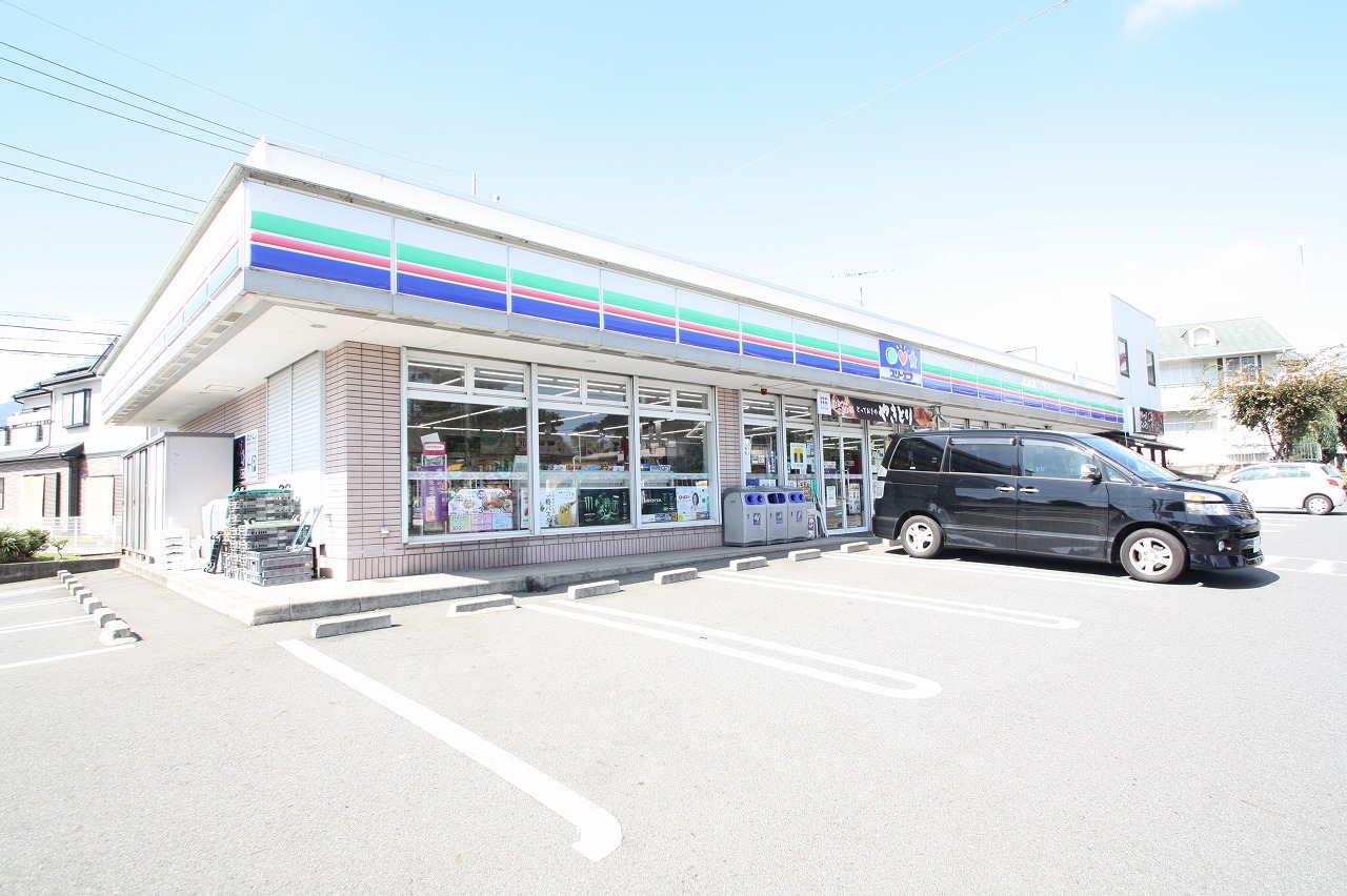 Convenience store. Three F Atsugi Moridai store up (convenience store) 430m