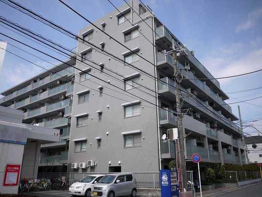 Local appearance photo. Double-sided balcony with special pouch in the corner room. Living environment is also good because you have a large number of commercial premises in the Hon-Atsugi Station walking distance.