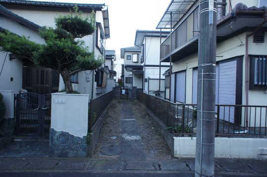 Local appearance photo. Alley back is local.