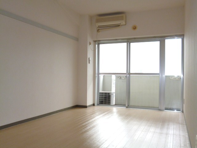 Living and room. Western-style 6.7 Pledge ・ Air-conditioned