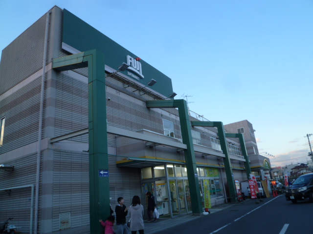 Supermarket. Fuji Tomuro store up to (super) 500m