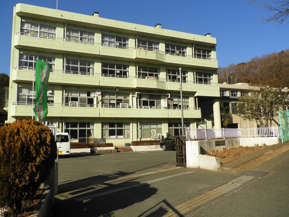 Primary school. Kamiogino elementary school