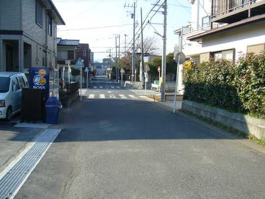 Local photos, including front road. Frontal road