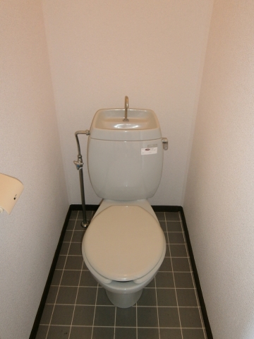 Toilet. Maison ・ Do ・ Bell