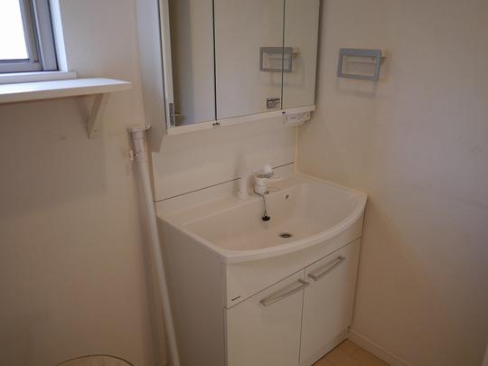 Wash basin, toilet