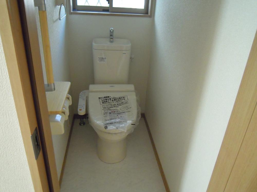 Toilet. Indoor (11 May 2013) Shooting