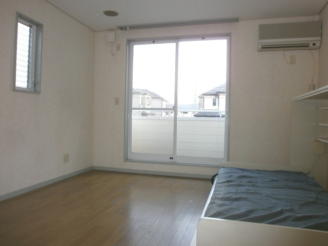 Living and room. Esuhaitsu