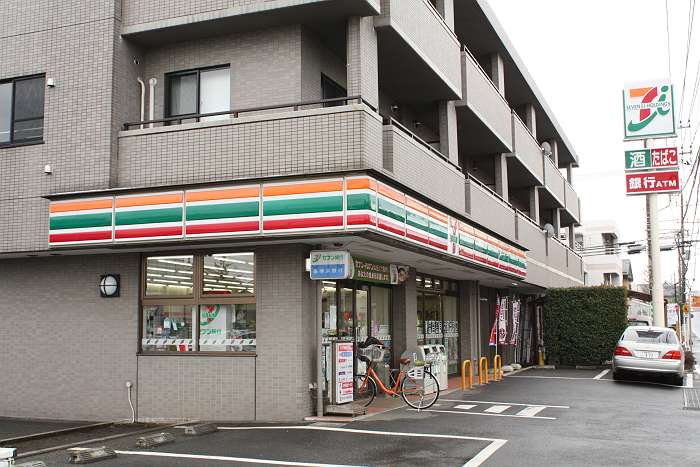 Convenience store. 300m to Seven-Eleven Tsumadaminami store (convenience store)