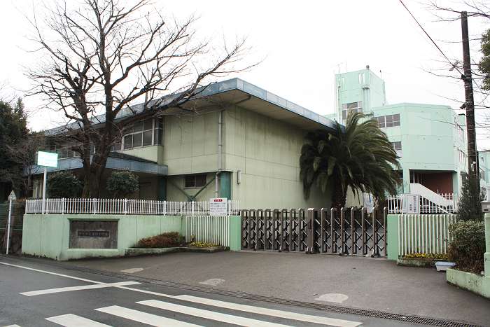 Primary school. Tsumada to elementary school (elementary school) 230m