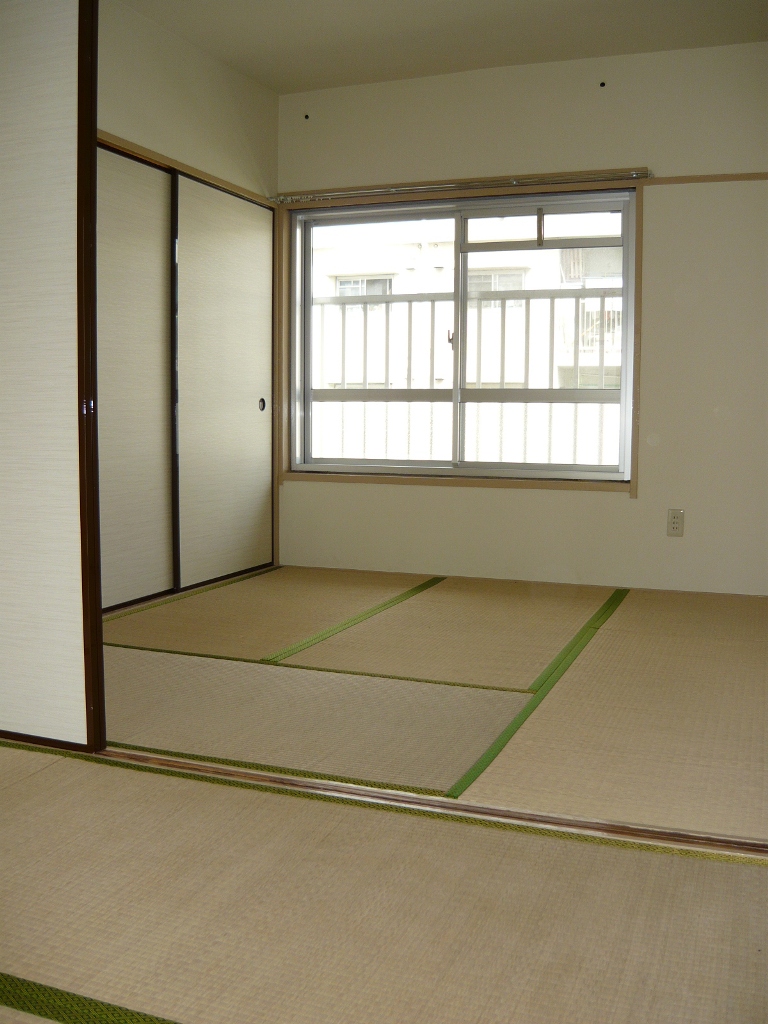 Other room space. Japanese-style room 4.5 tatami Photo is the same type ・ It is another dwelling unit. 