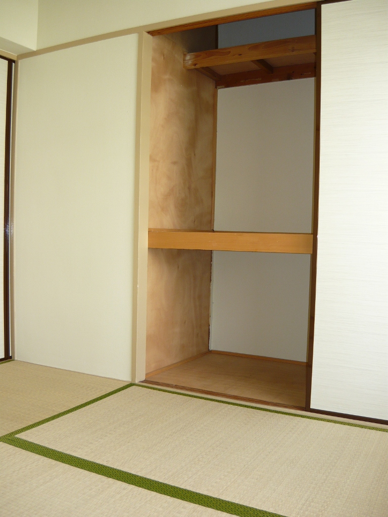 Other room space. Japanese-style room 4.5 tatami. Photo is the same type ・ It is another dwelling unit.