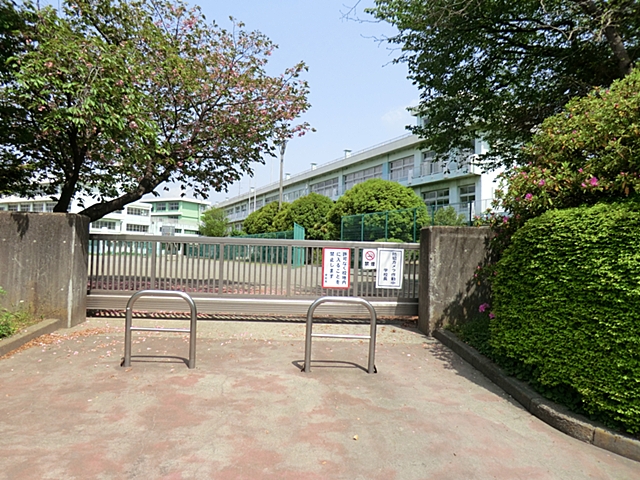 Primary school. 435m to Atsugi Municipal Midorigaoka elementary school (elementary school)