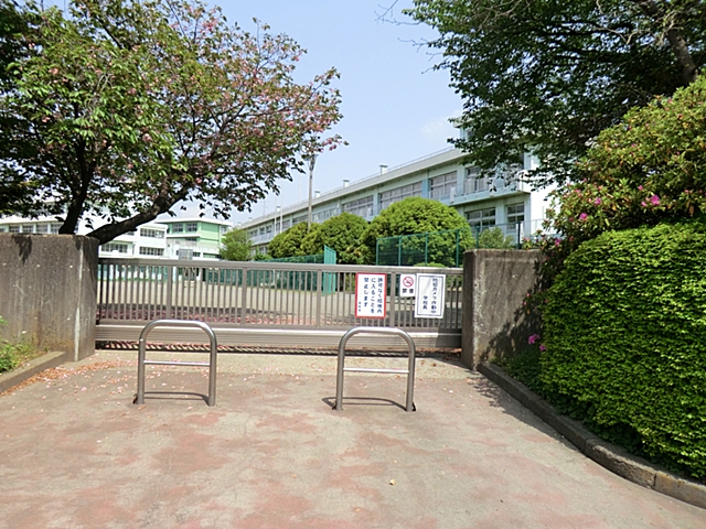 Primary school. 646m to Atsugi Municipal Midorigaoka elementary school (elementary school)