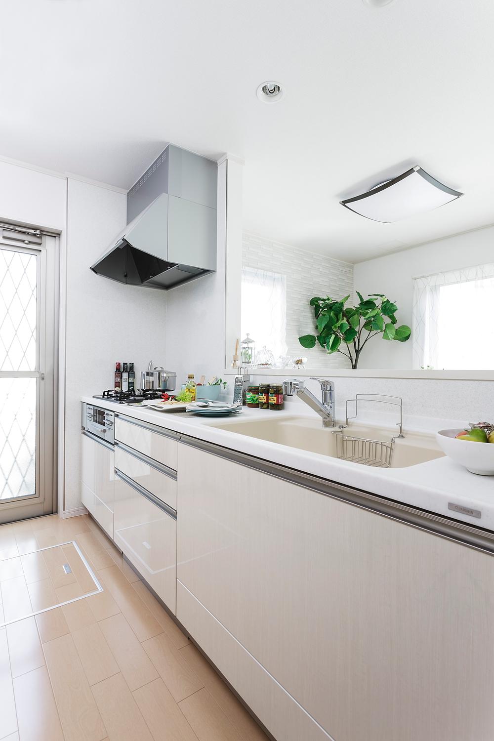 Same specifications photo (kitchen). Model house Comfort Avenue 52 Building (July 2013) Shooting