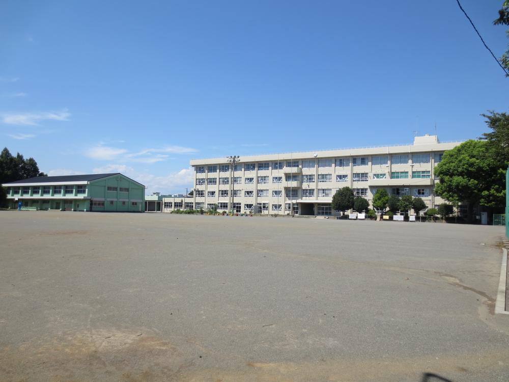 Primary school. 220m to Atsugi City Yochi Elementary School