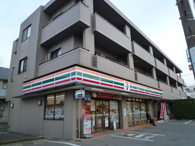 Convenience store. Seven-Eleven Tsumadaminami store up (convenience store) 715m