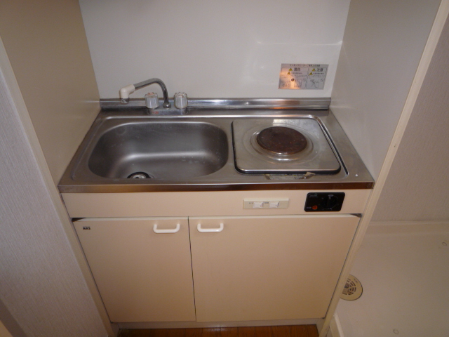 Kitchen. With electric stove