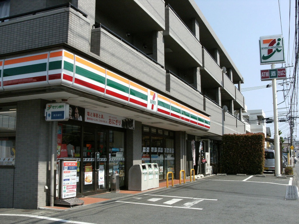 Convenience store. 300m to Seven-Eleven Tsumadaminami store (convenience store)