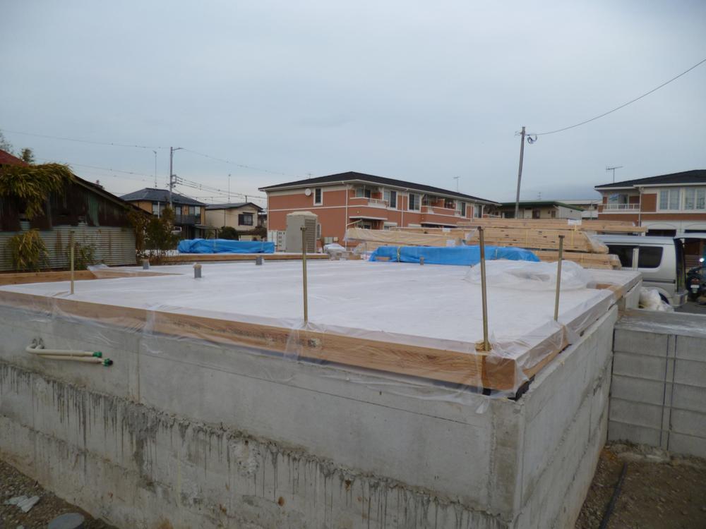 Local appearance photo. Local (12 May 2013) shooting ◎ There two car space! ◎ development subdivision ☆ It is living environment enhancement!