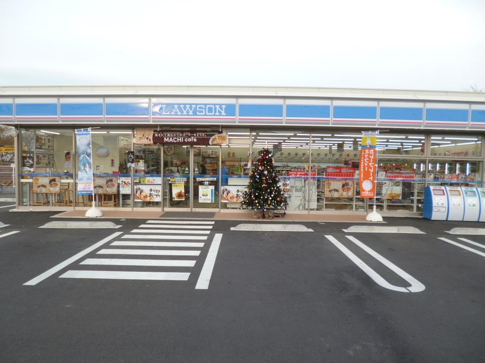 Convenience store. 220m to Lawson