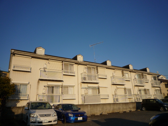 Building appearance. Green is a rich bright apartment! 