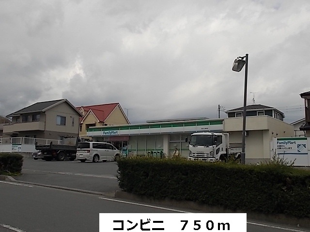 Convenience store. 750m to a convenience store (convenience store)