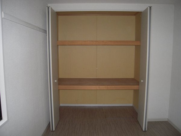 Receipt. Storage (Western-style)