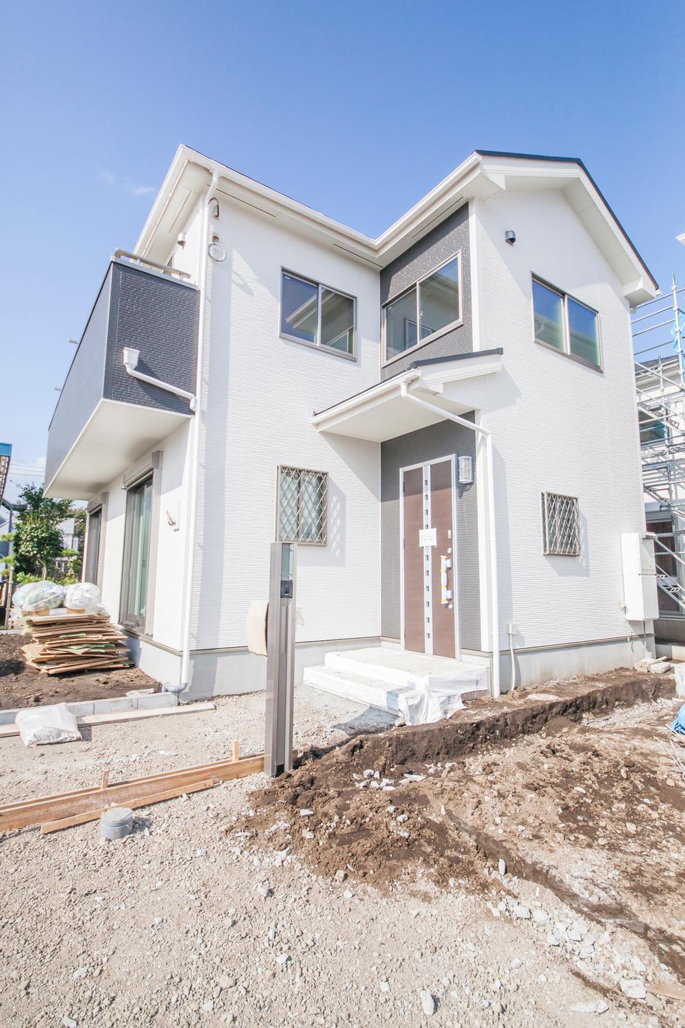 Local appearance photo. Local (11 May 2013) Shooting 3 Building ◎ all building 4LDK south-facing + face-to-face kitchen! ◎ All rooms are 6 quires more ☆