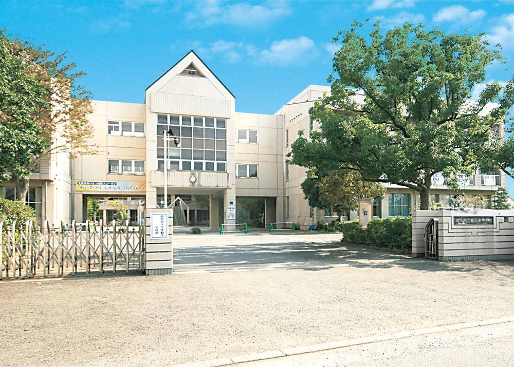 Junior high school. Mutsuaihigashi junior high school