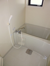 Bath. Glad reheating ・ With window