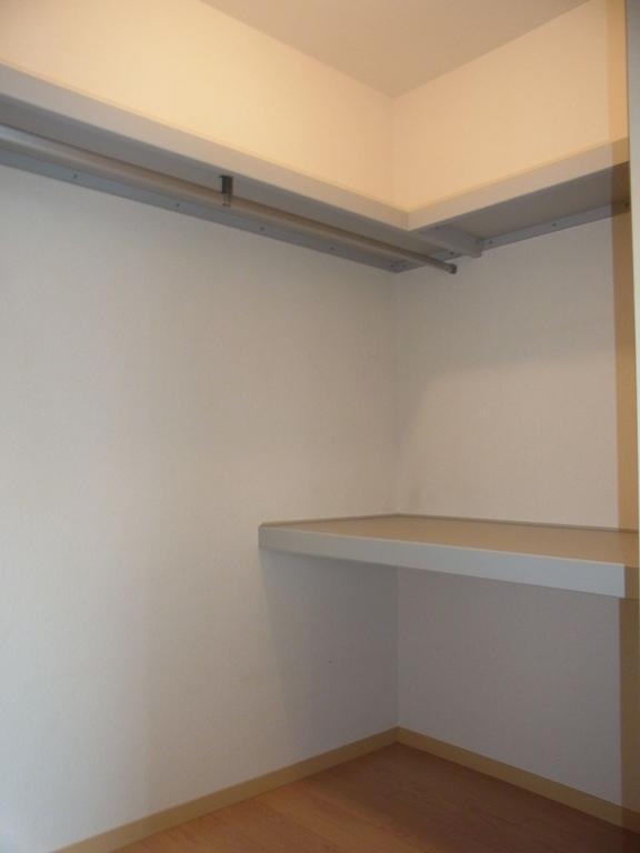 Receipt. Walk-in closet