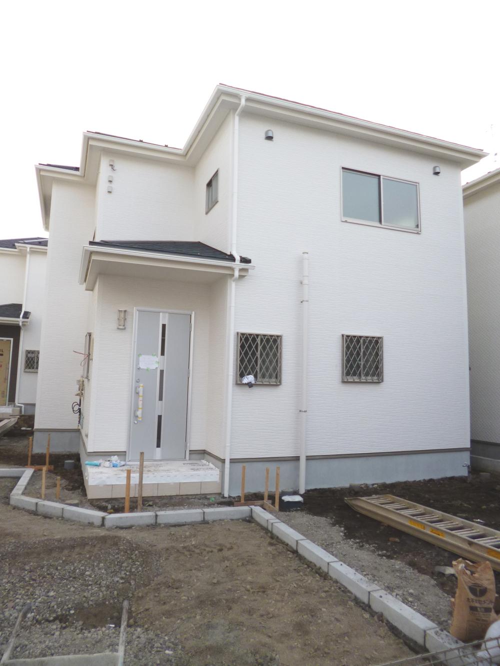 Local appearance photo. Local (12 May 2013) Shooting Building 2 ◎ all sections 40 square meters or more! ◎ of all building clear 4LDK! ◎ 2 single car space