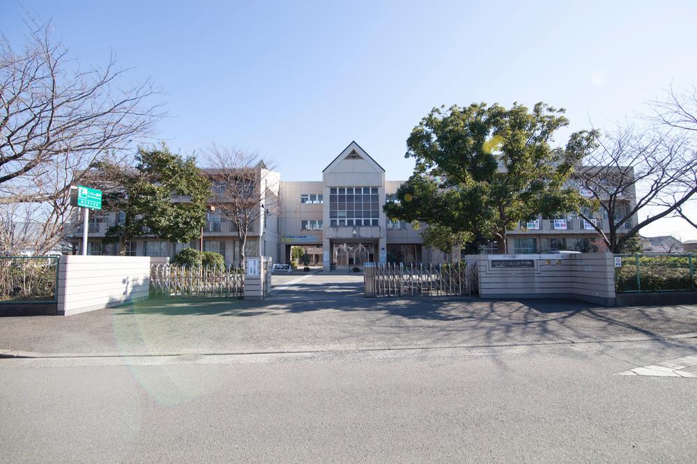 Junior high school. 1670m to Atsugi Municipal Mutsuai Higashi Junior High School