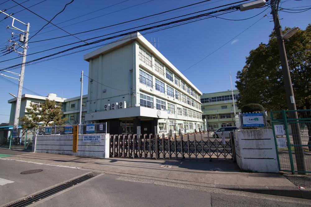 Primary school. 748m to Atsugi Municipal Shimizu Elementary School