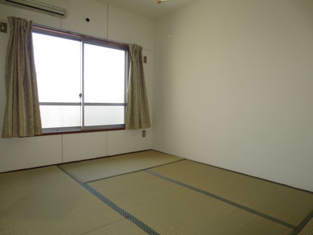 Living and room. It is spacious Japanese-style room!